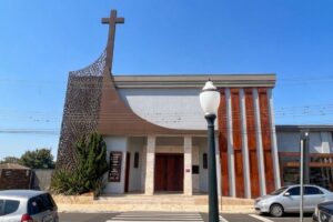 Fachada da Paróquia Santa Rita de Cássia, em Ponta Grossa