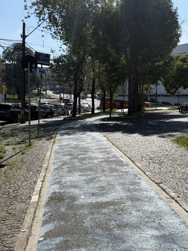 Parque ambiental ilustra a previsão do tempo