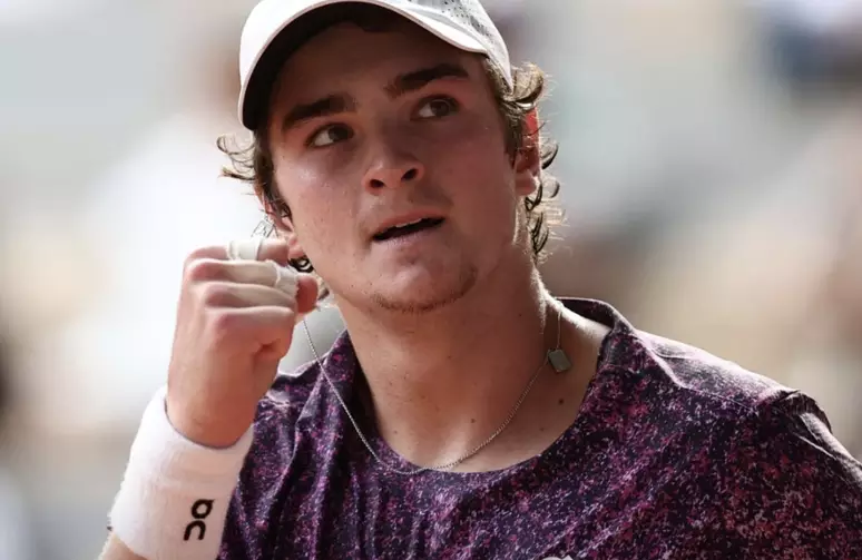 JOÃO FONSECA VENCE DJOKOVIC EM ROLAND GARROS