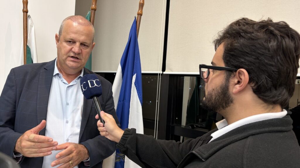 Secretário Aldo Bona concedendo entrevista ao Diário dos Campos