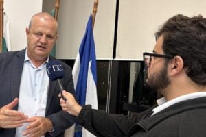 Secretário Aldo Bona concedendo entrevista ao Diário dos Campos
