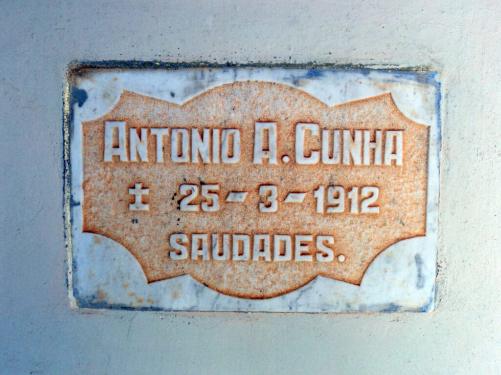 Lápide Antonio Cunha