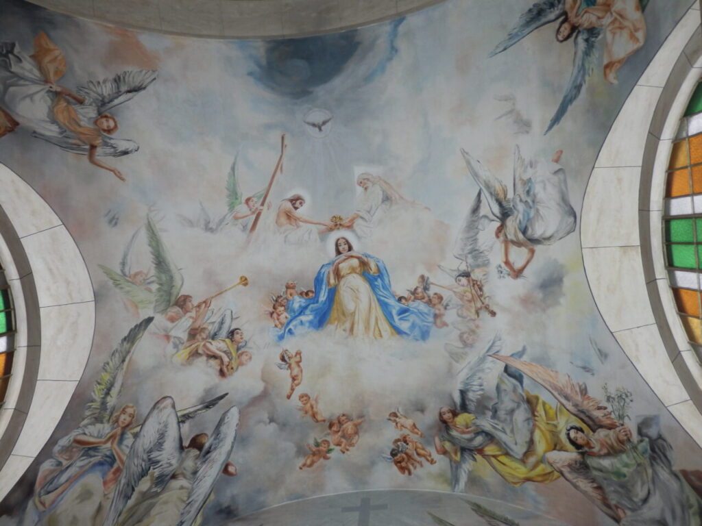 Pintura feita pelo casal Américo e Eva Makk, dentro da Igreja do Rosário, em Ponta Grossa - Foto por Danilo Kossoski