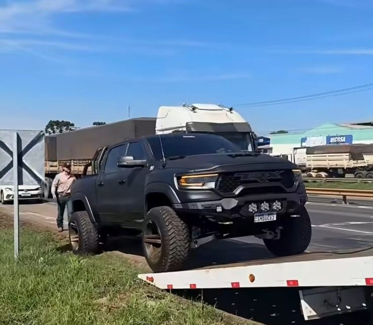 caminhonete sendo apreendida pela PRF 2