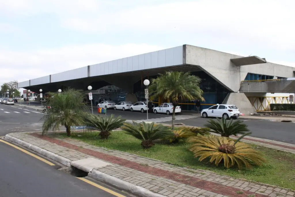 fachada frontal da rodoviária de Ponta Grossa
