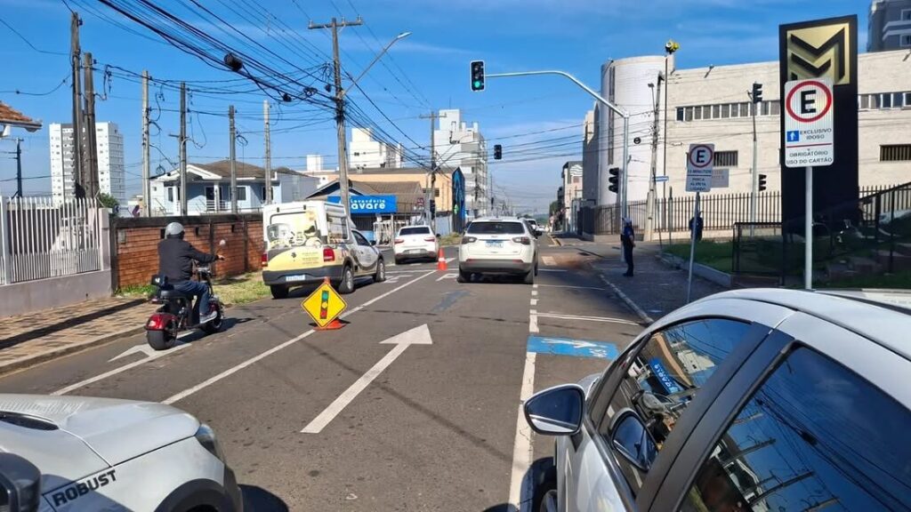 Novo semáforo na Vila Estrela em PG