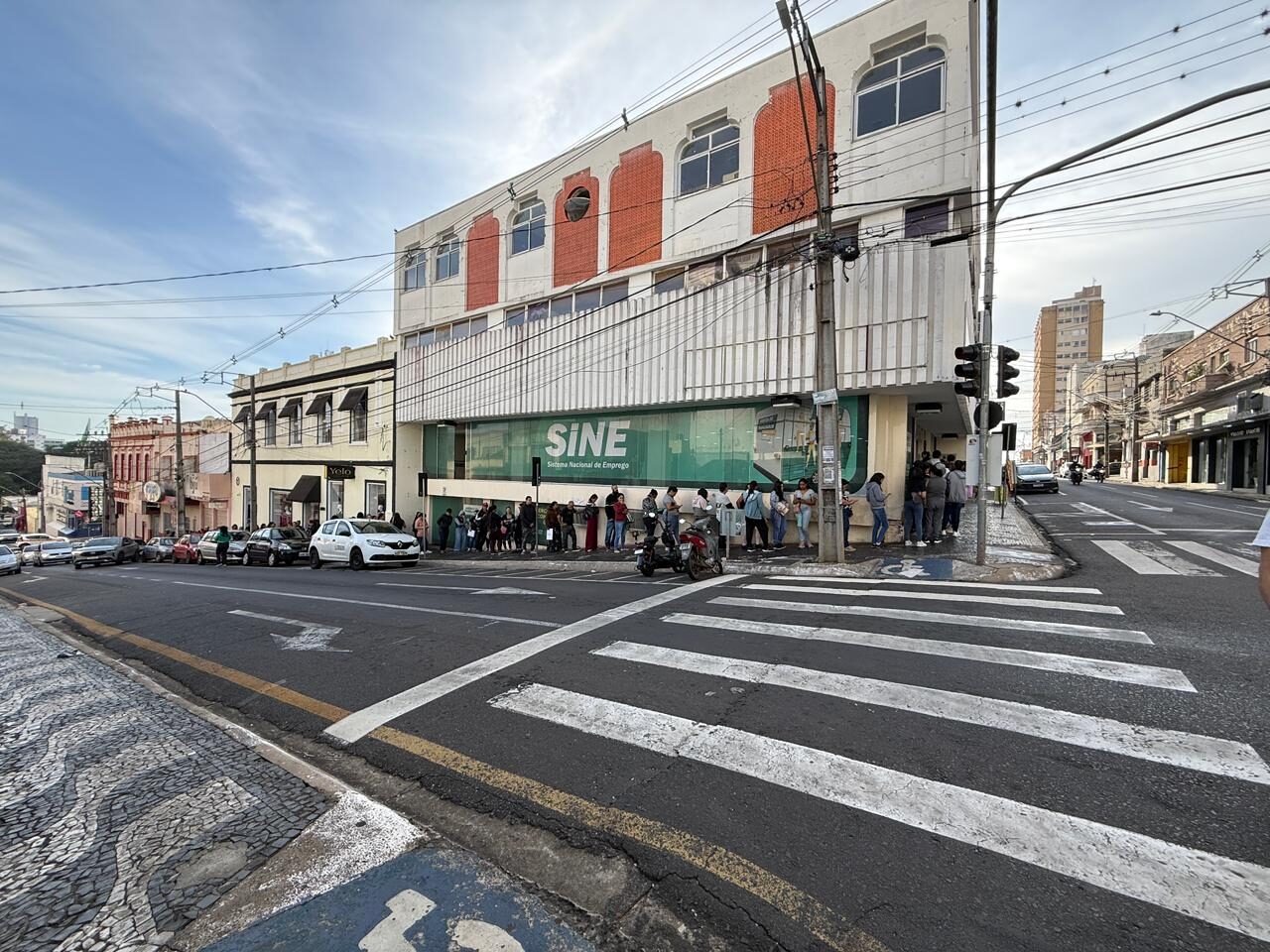 Agência do Trabalhador de PG teve grande fila