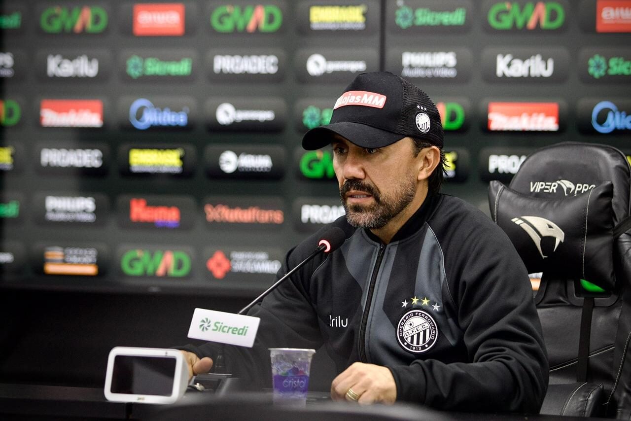 Luizinho Lopes, técnico do Operário