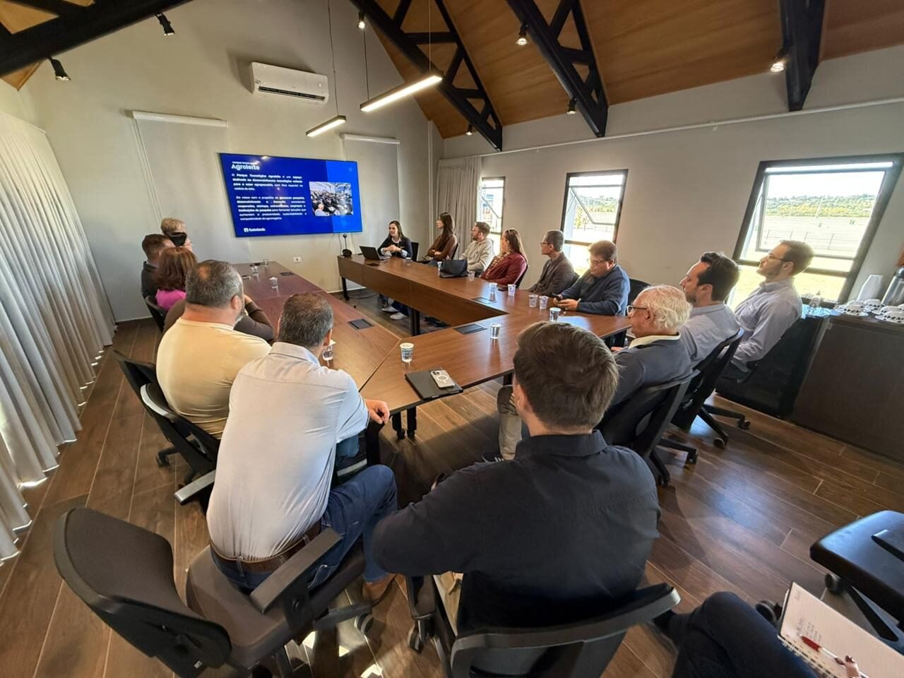 autoridades da uepg e castro reunidas