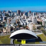 Turistas estrangeiros visitam curitiba