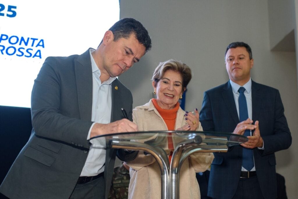 Sérgio Moro e Elizabeth Schmidt em evento na cidade de Ponta Grossa, no ano de 2025