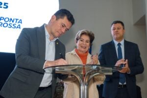 Sérgio Moro e Elizabeth Schmidt em evento na cidade de Ponta Grossa, no ano de 2025