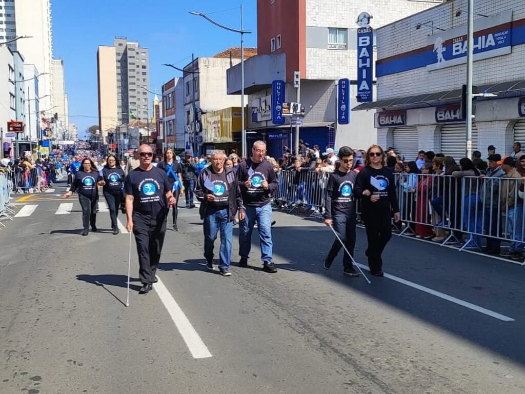APADEVI no desfile de aniversário de Ponta Grossa – Instagram APADEVI