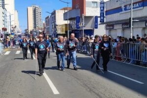 APADEVI no desfile de aniversário de Ponta Grossa – Instagram APADEVI