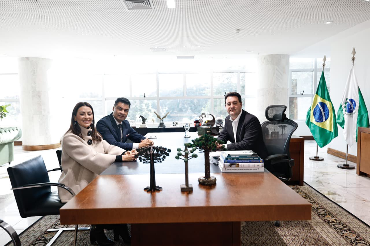 Mabel e Rangel com Ratinho vilas de PG