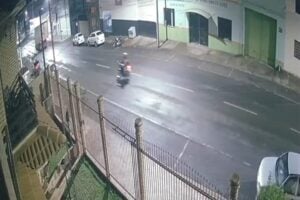 Momentos antes do acidente entre moto e caminhão em Irati