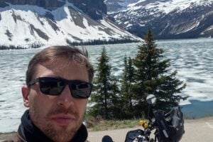FRED PETLA NA ICEFIELDS PARKWAY CANADÁ COM A MOTOQUINHA GUERREIRA