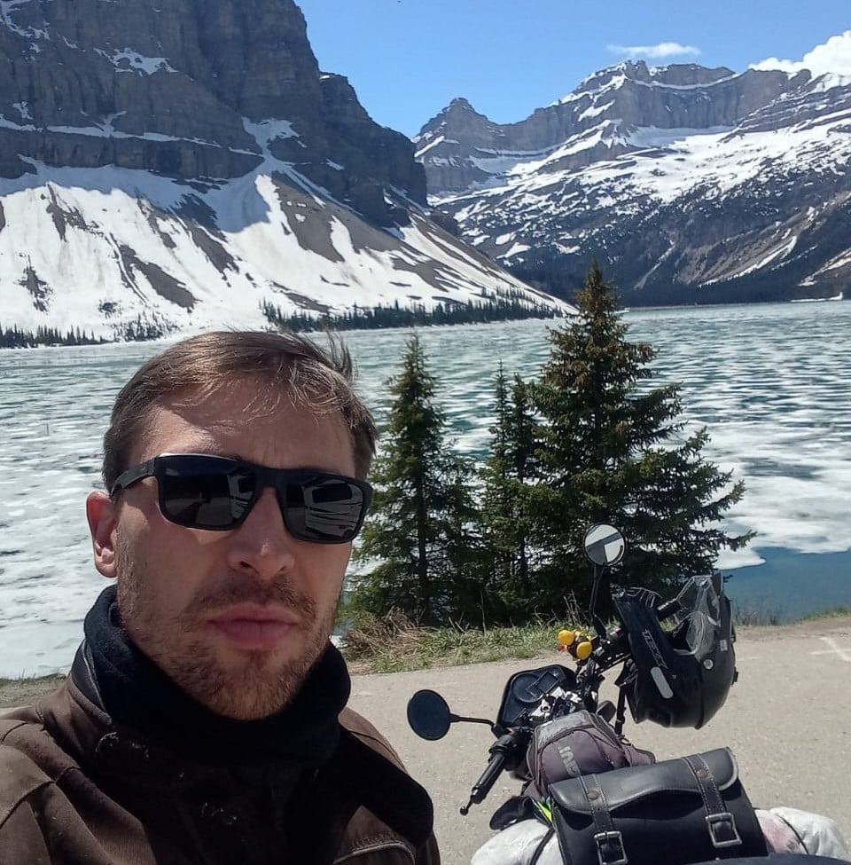 FRED PETLA NA ICEFIELDS PARKWAY CANADÁ COM A MOTOQUINHA GUERREIRA