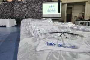 óculos entregue à rede pública