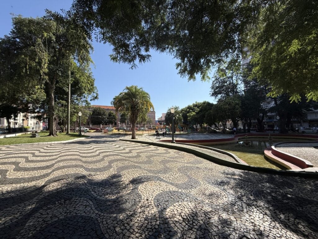 Praça Barão do Rio Branco ilustra a previsão do tempo em PG