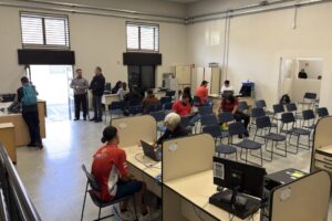 Interior da nova sede da Agência do Trabalhador de Ponta Grossa