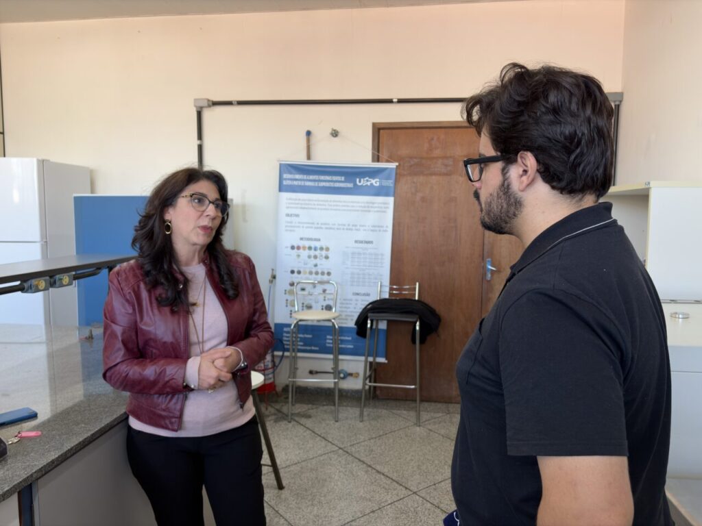 Professora da UEPG, Deise Simões, do Departamento de Engenharia de Alimentos, falando ao DC sobre os reflexos da nova regulamentação da produção de chocolate nacional no mercado interncional