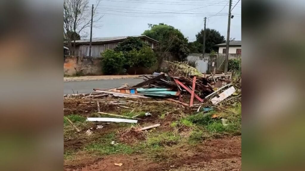 Terreno com descarte irregular de resíduos no san martin