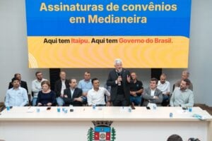 Diretor-geral brasileiro de Itaipu discursa na solenidade de anúncio dos investimentos na região lindeira.