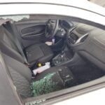 Carro com o vidro totalmente quebrado