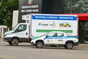Veículos e equipamentos para fortalecer a reciclagem de resíduos sólidos