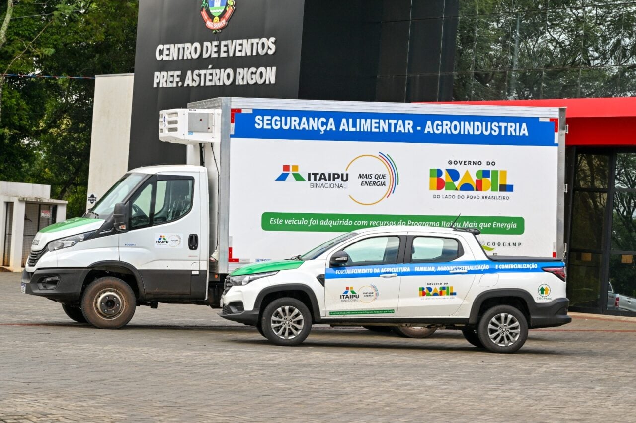 Veículos e equipamentos para fortalecer a reciclagem de resíduos sólidos