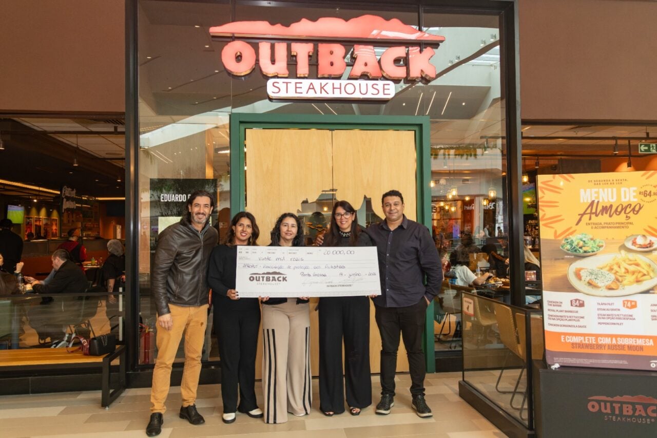 Outback doa R$ 20 mil em gift cards para Associação de Proteção dos Autistas
