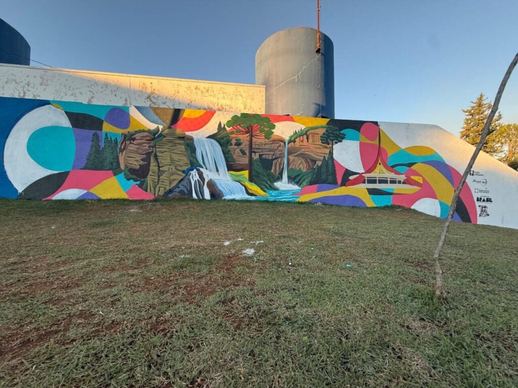 Muro com desenho feito de grafite