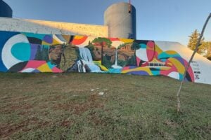 Muro com desenho feito de grafite