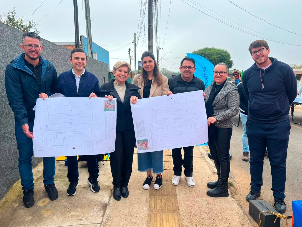 Aliel Machado, Elizabeth Schmidt e mais autoridades anunciando R$ 16 millhões para asfalto no Ouro Verde e Santa Tereza, na Colônia Dona Luiza