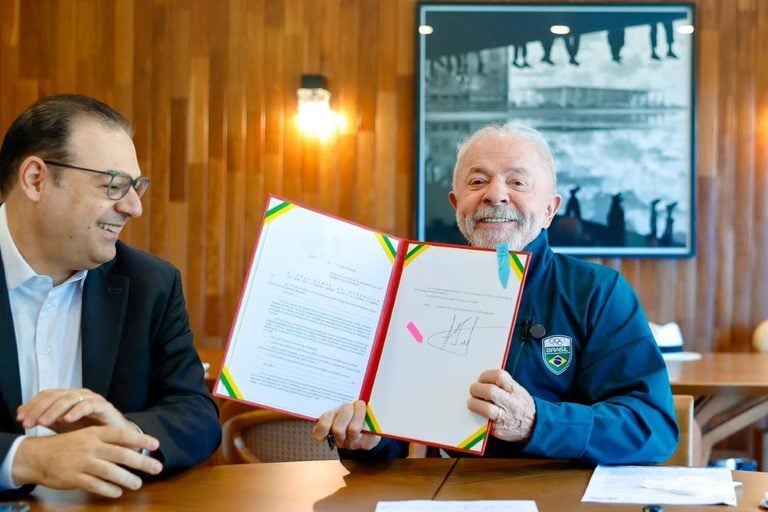 Presidente Lula após assinatura dao Projeto de Lei de Conversão nº 3/2026, que altera o Código de Trânsito Brasileiro