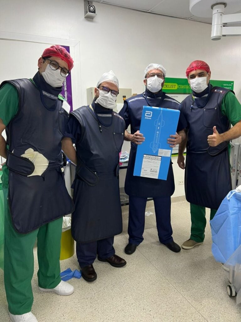 equipe medica que realizou o procedimento