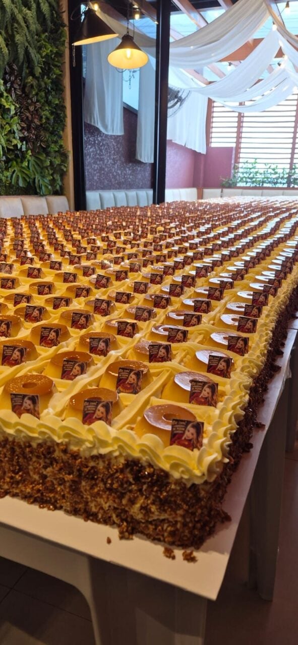 O maior bolo de pudim do mundo
