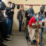 Alunos em aula prática de curso