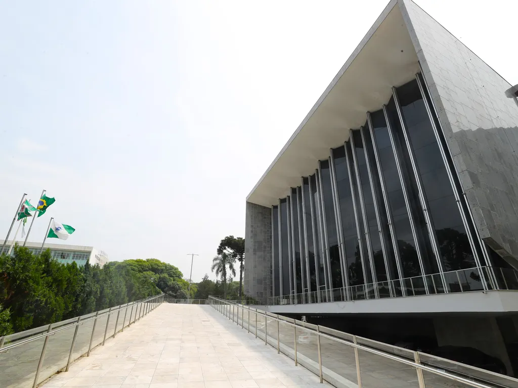 Fachada da Asssembleia Legislativa do Paraná