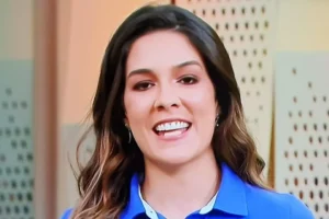 renata-silveira-e-a-primeira-mulher-a-narrar-um-jogo-de-futebol-na-tv-aberta-1644446697109_v2_900x506.jpg