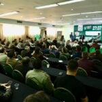 Público presente na primeira sabatina de 2026, com pré-candidatos ao Governo do Paraná