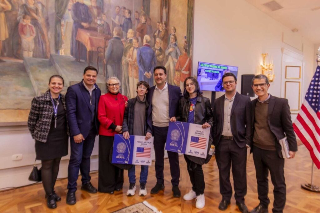 Alunos da UEPG selecionados para o porgrama talentos Paraná no Mundo