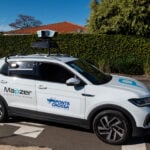 Carro equipado com sistema de monitoramento