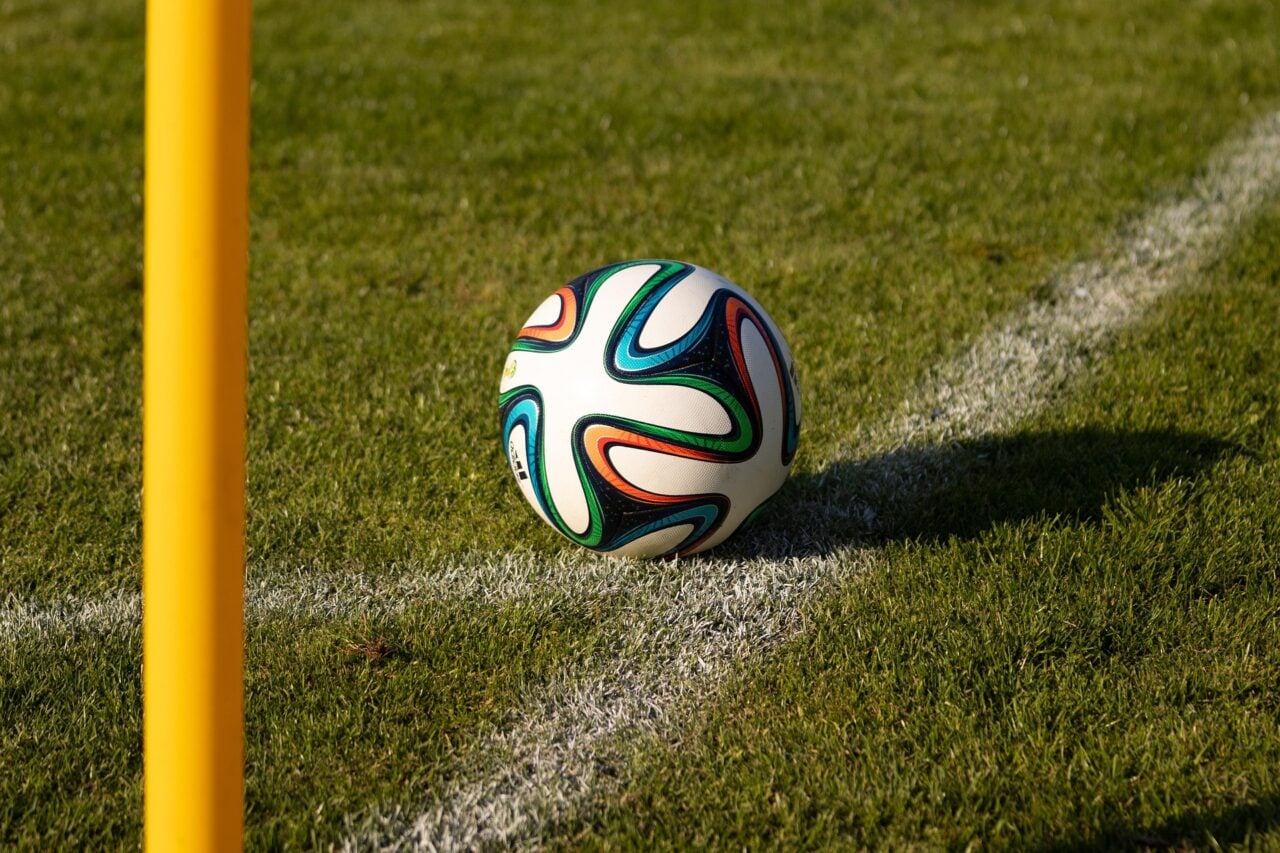 20381303-soccer-ball-6600446_1920