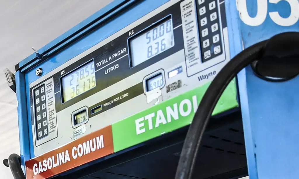 CD_x_posto de gasolina_José Cruz_Agencia Brasil