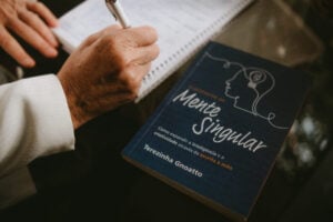 Terezinha Gnoatto, autora do livro "O Despertar da Mente Singular"