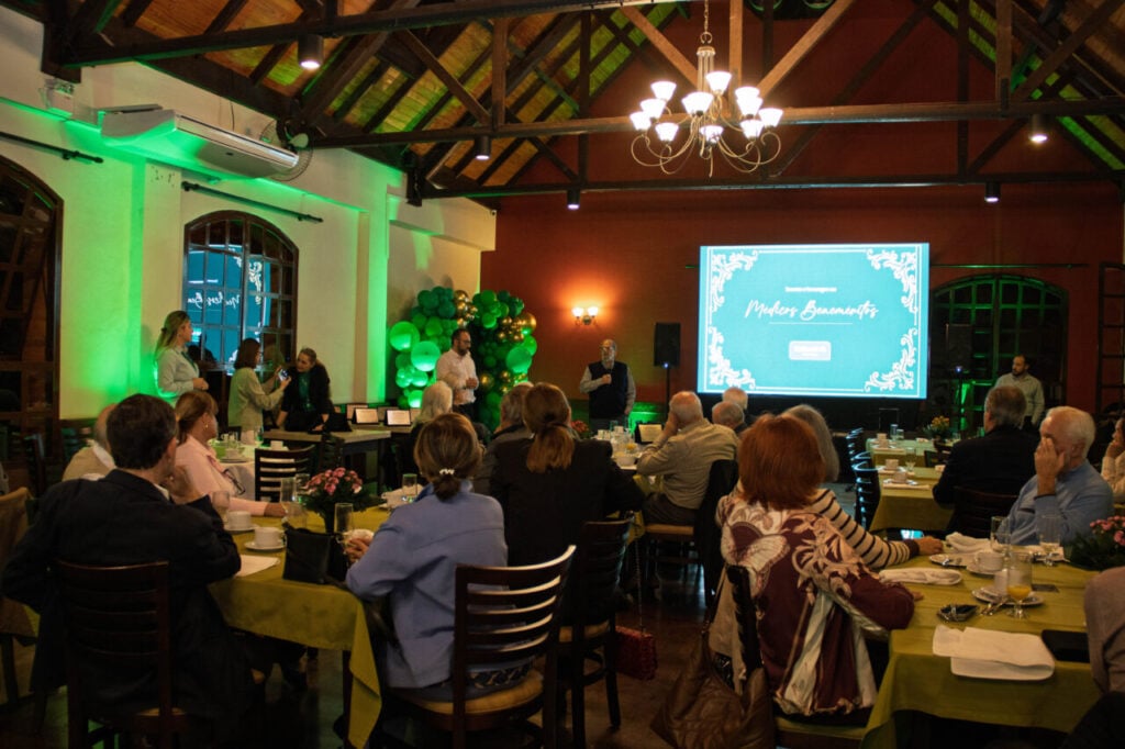 encontro especial em homenagem aos médicos cooperados beneméritos