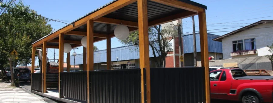 Parklet em frente a restaurante na Rua Balduíno Taques em Ponta Grossa