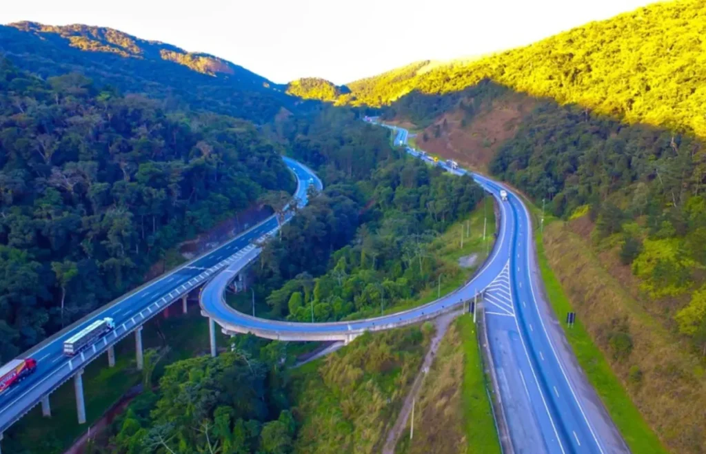 Trecho de Curitiba a São Paulo da Rodovia Régis Bittencourt